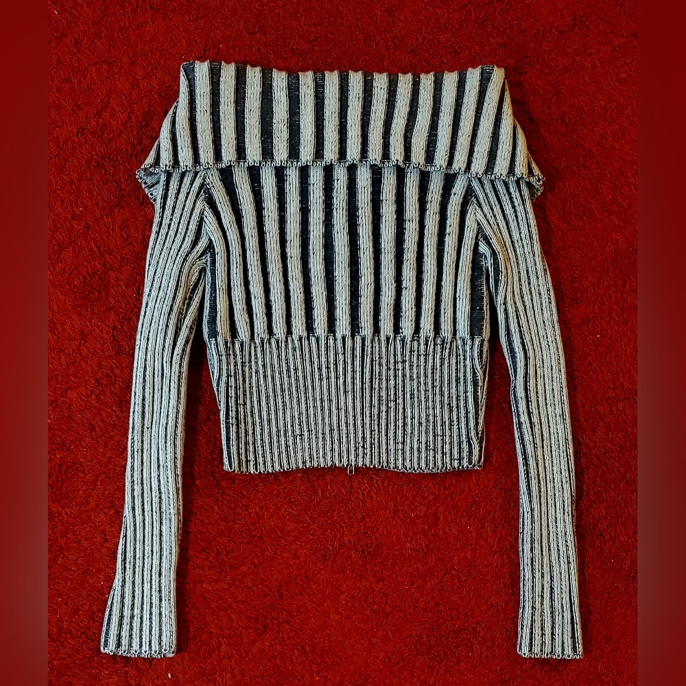 🦋 Off-Shoulder Ribbed Zip-Up Cropped Sweater - New With Tag - Picture 2 of 9